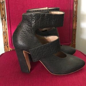 EL- Italian hand crafted pebbled leather pumps